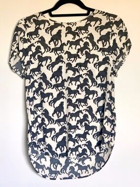 H&M women’s horse pattern blouse Size 6